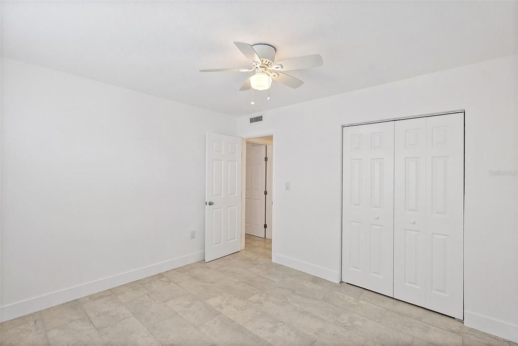 For Sale: $349,000 (2 beds, 2 baths, 885 Square Feet)