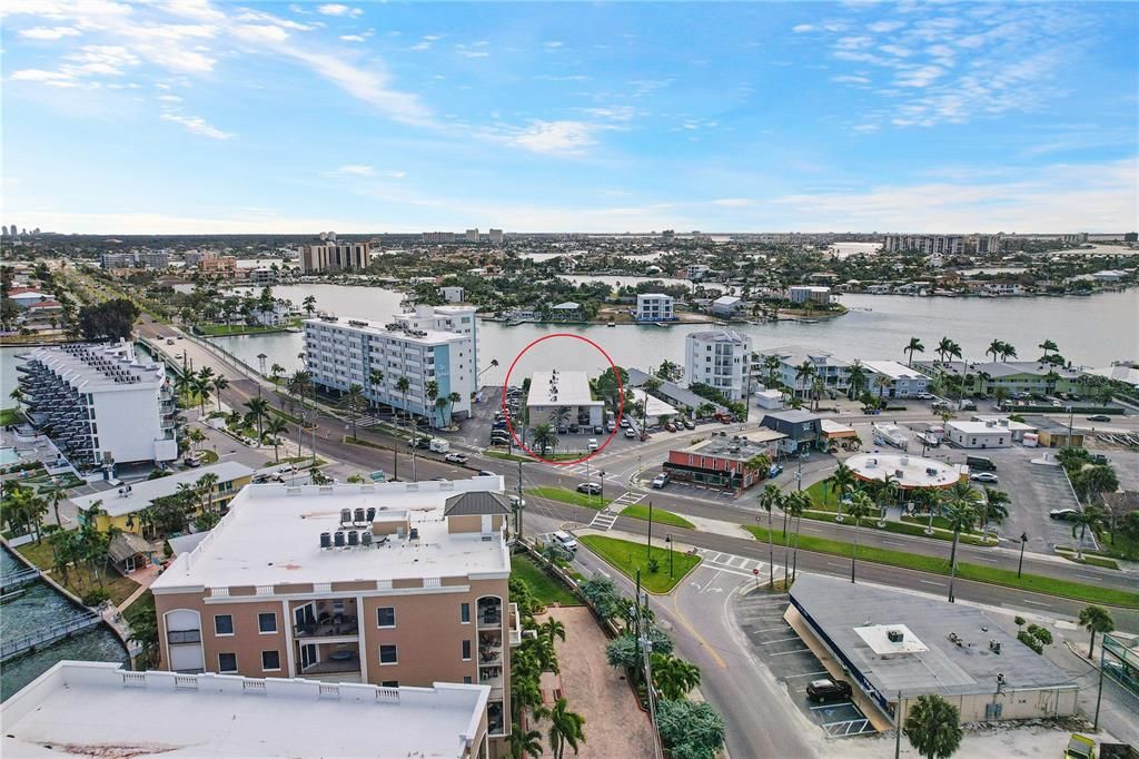 待售: $349,000 (2 贝兹, 2 浴室, 885 平方英尺)