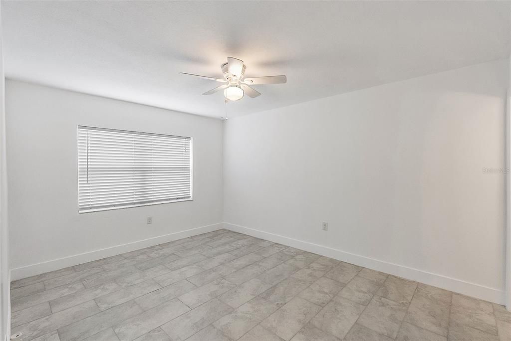 For Sale: $349,000 (2 beds, 2 baths, 885 Square Feet)