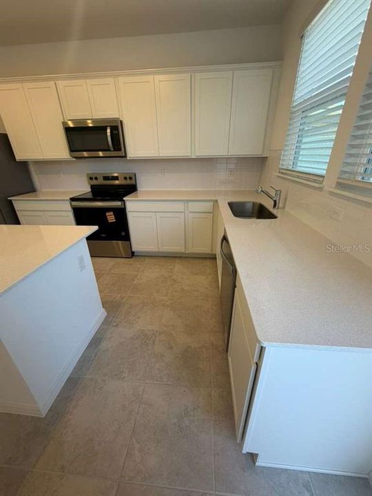 For Rent: $2,390 (3 beds, 2 baths, 1652 Square Feet)