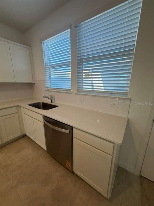 For Rent: $2,390 (3 beds, 2 baths, 1652 Square Feet)