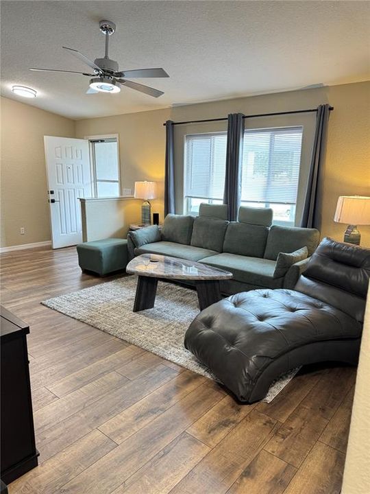 待售: $234,000 (3 贝兹, 2 浴室, 1603 平方英尺)