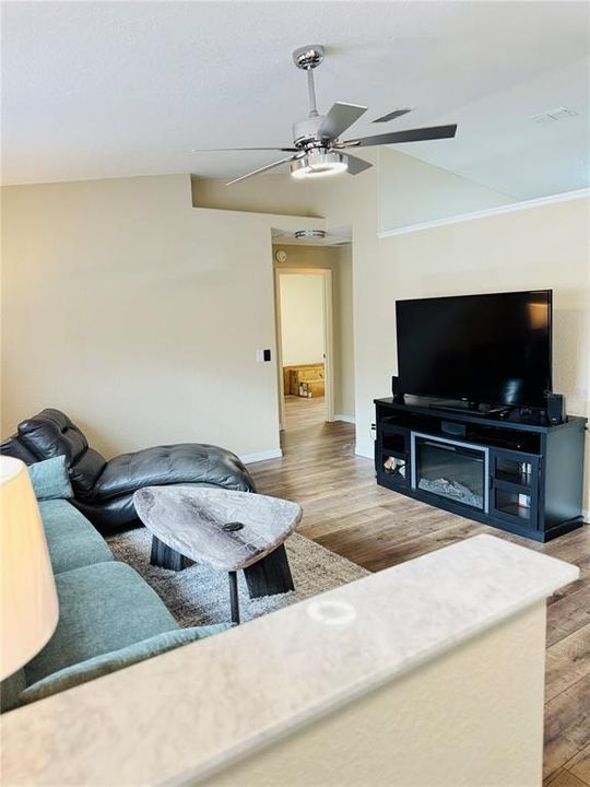 待售: $234,000 (3 贝兹, 2 浴室, 1603 平方英尺)