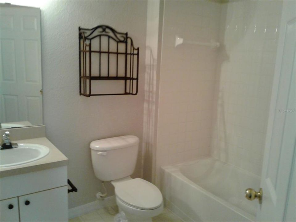 出租: $1,325 (1 贝兹, 1 浴室, 850 平方英尺)