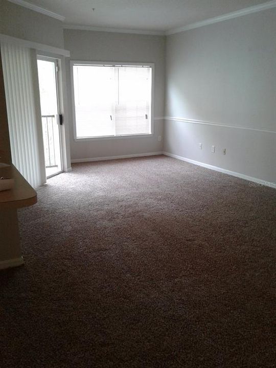 出租: $1,325 (1 贝兹, 1 浴室, 850 平方英尺)