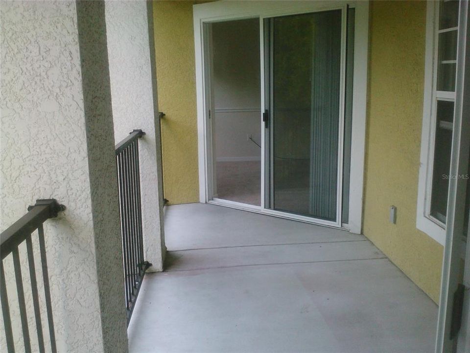 出租: $1,325 (1 贝兹, 1 浴室, 850 平方英尺)