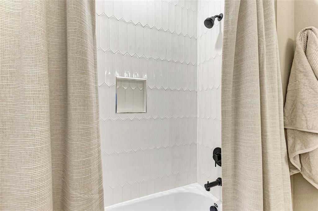 En Renta: $5,250 (3 camas, 2 baños, 1962 Pies cuadrados)