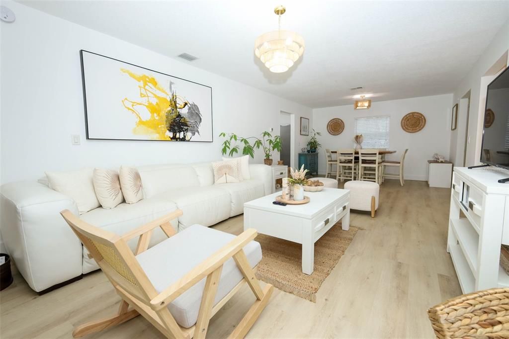 待售: $265,000 (2 贝兹, 2 浴室, 1365 平方英尺)