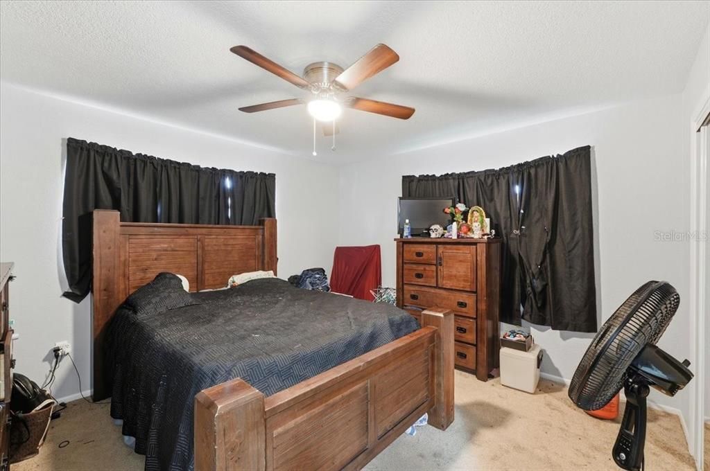 For Sale: $369,000 (4 beds, 2 baths, 1800 Square Feet)