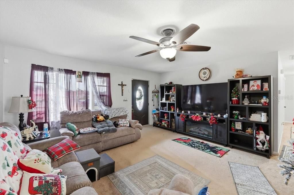 For Sale: $369,000 (4 beds, 2 baths, 1800 Square Feet)