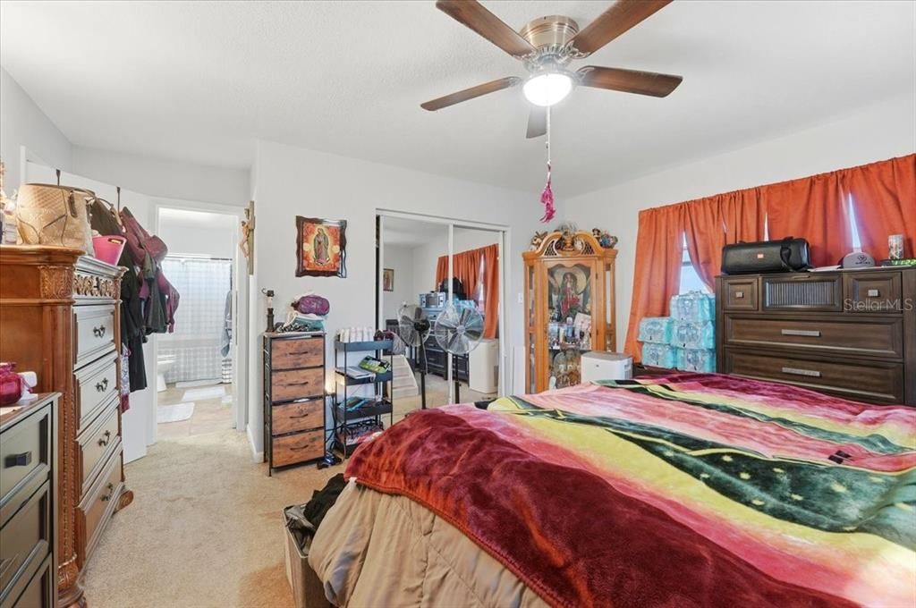 For Sale: $369,000 (4 beds, 2 baths, 1800 Square Feet)