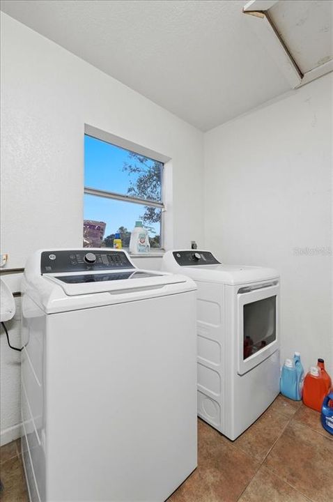 For Sale: $369,000 (4 beds, 2 baths, 1800 Square Feet)