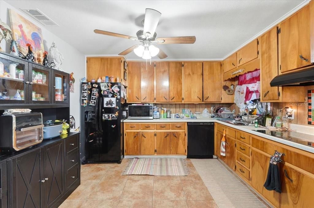 For Sale: $369,000 (4 beds, 2 baths, 1800 Square Feet)