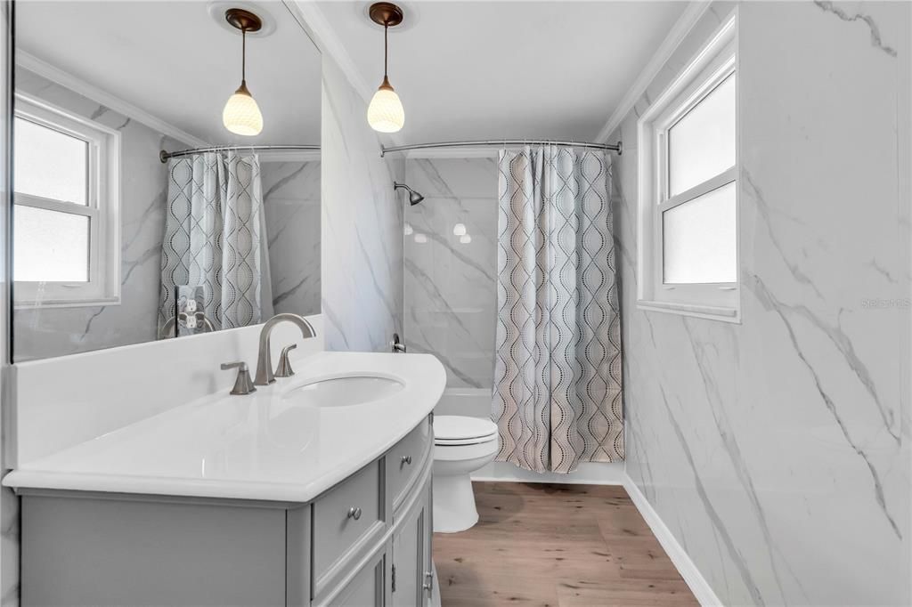 Под контрактом: $309,000 (2 спален, 2 ванн, 1079 Квадратных фут)