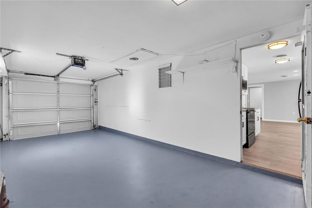 Под контрактом: $309,000 (2 спален, 2 ванн, 1079 Квадратных фут)