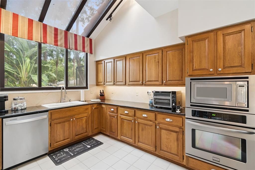 For Sale: $675,000 (4 beds, 3 baths, 3280 Square Feet)