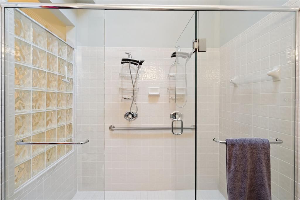 For Sale: $675,000 (4 beds, 3 baths, 3280 Square Feet)