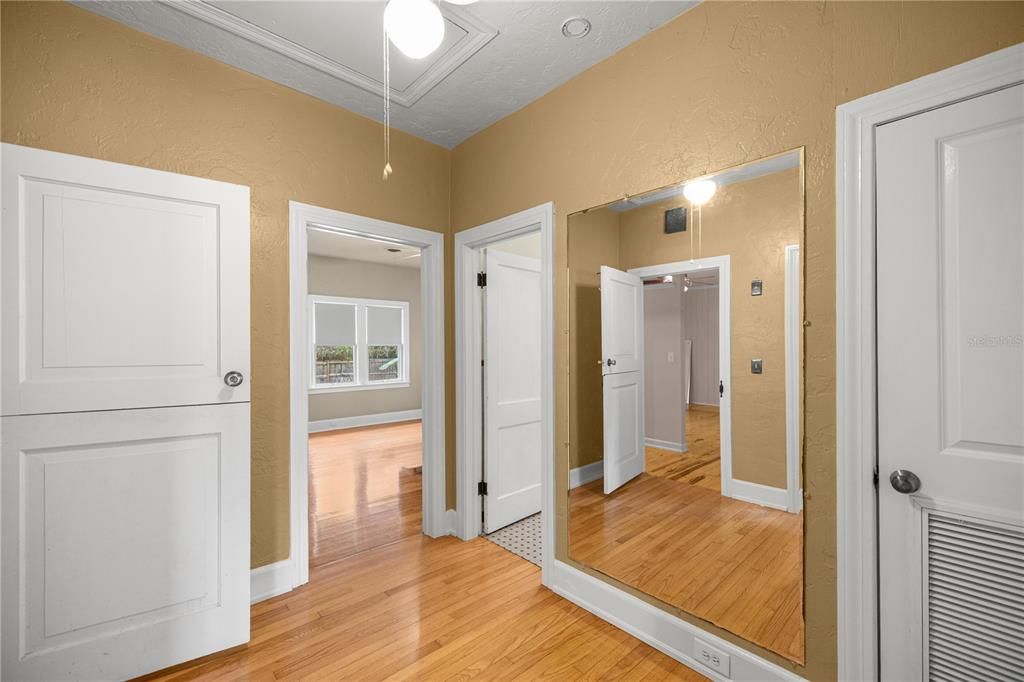 For Sale: $415,000 (3 beds, 1 baths, 2079 Square Feet)