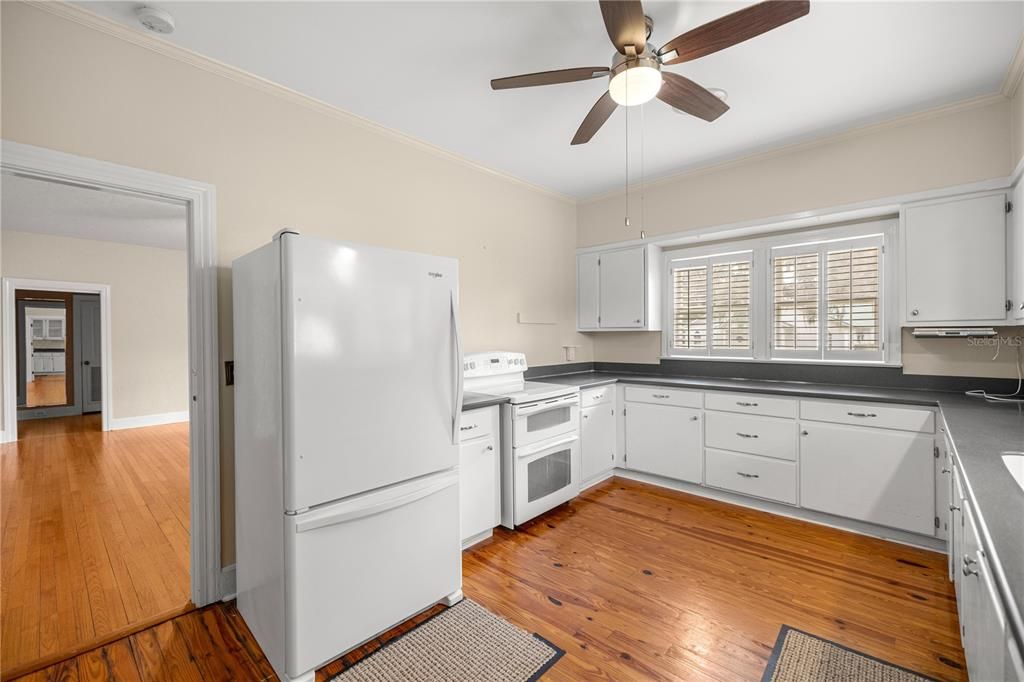 For Sale: $415,000 (3 beds, 1 baths, 2079 Square Feet)