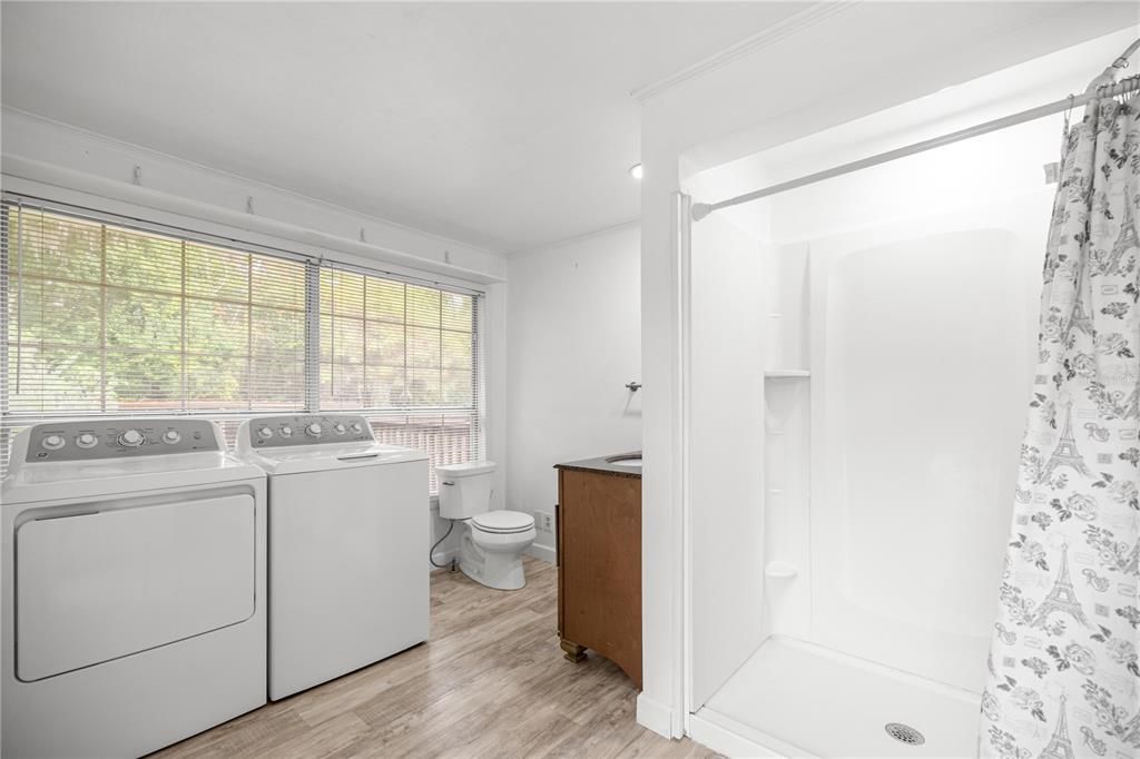 For Sale: $415,000 (3 beds, 1 baths, 2079 Square Feet)