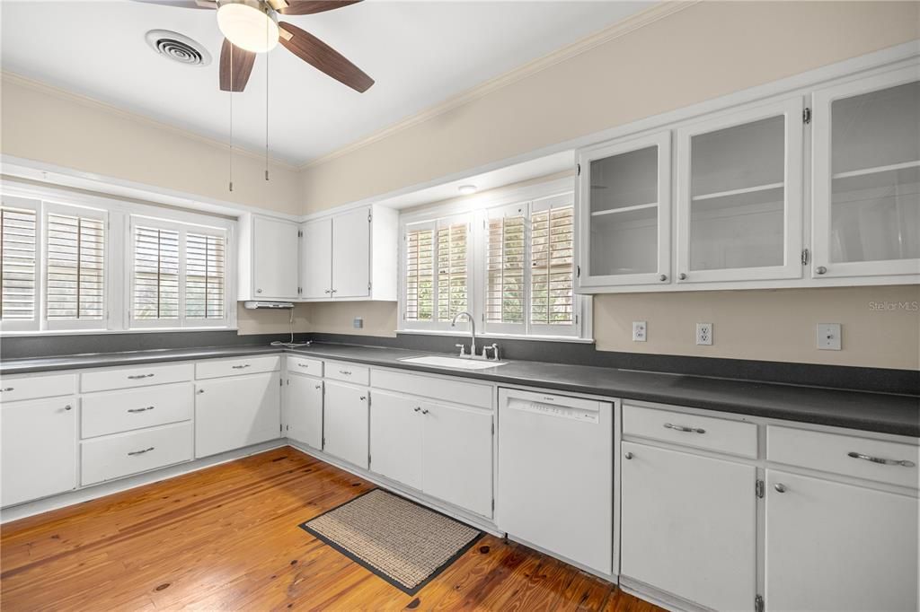 For Sale: $415,000 (3 beds, 1 baths, 2079 Square Feet)