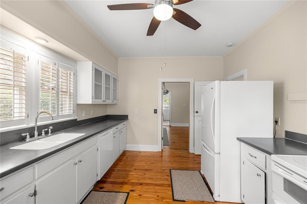 For Sale: $415,000 (3 beds, 1 baths, 2079 Square Feet)