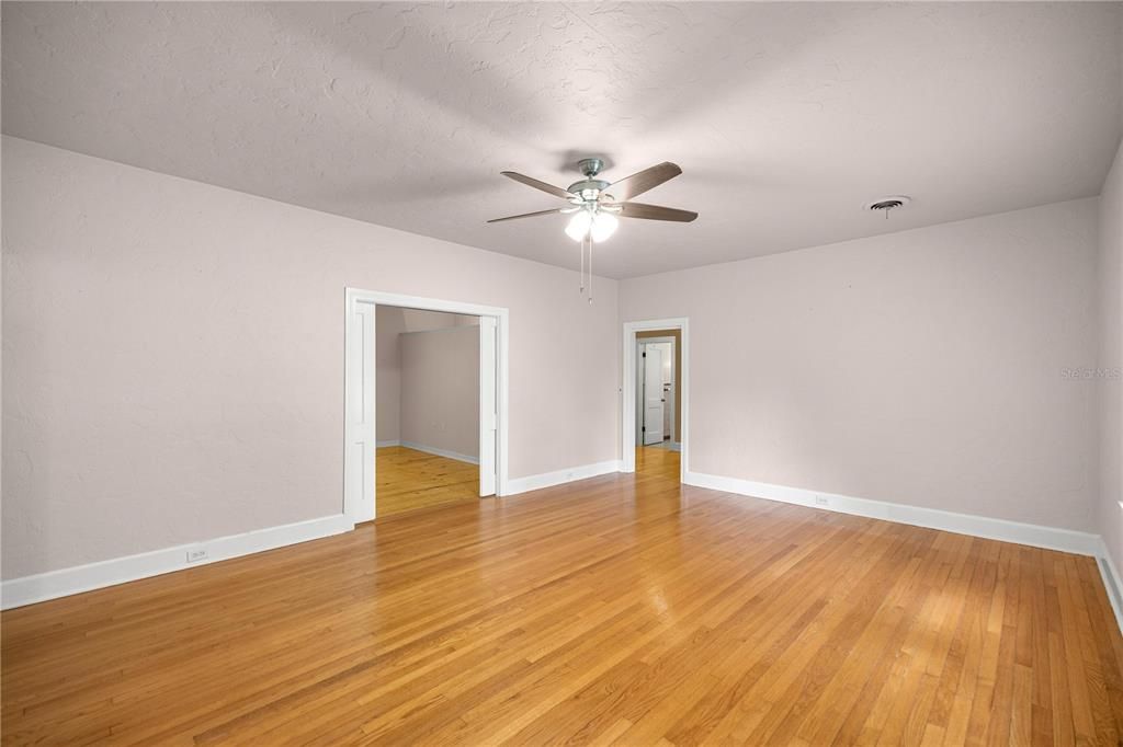 For Sale: $415,000 (3 beds, 1 baths, 2079 Square Feet)