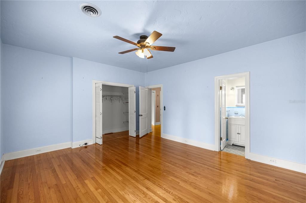 For Sale: $415,000 (3 beds, 1 baths, 2079 Square Feet)