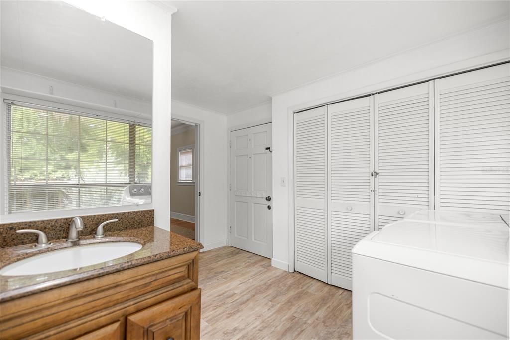 For Sale: $415,000 (3 beds, 1 baths, 2079 Square Feet)