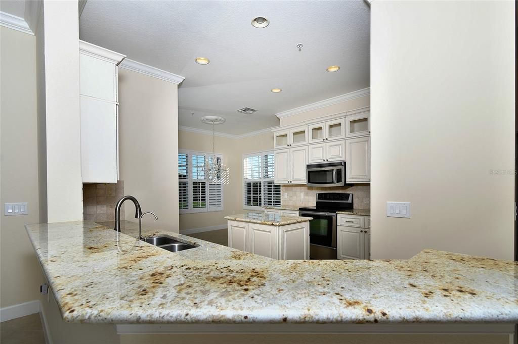 En Venta: $974,000 (3 camas, 3 baños, 2743 Pies cuadrados)