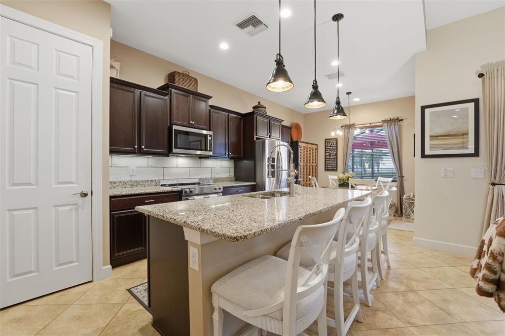 На продажу: $579,500 (3 спален, 2 ванн, 1900 Квадратных фут)