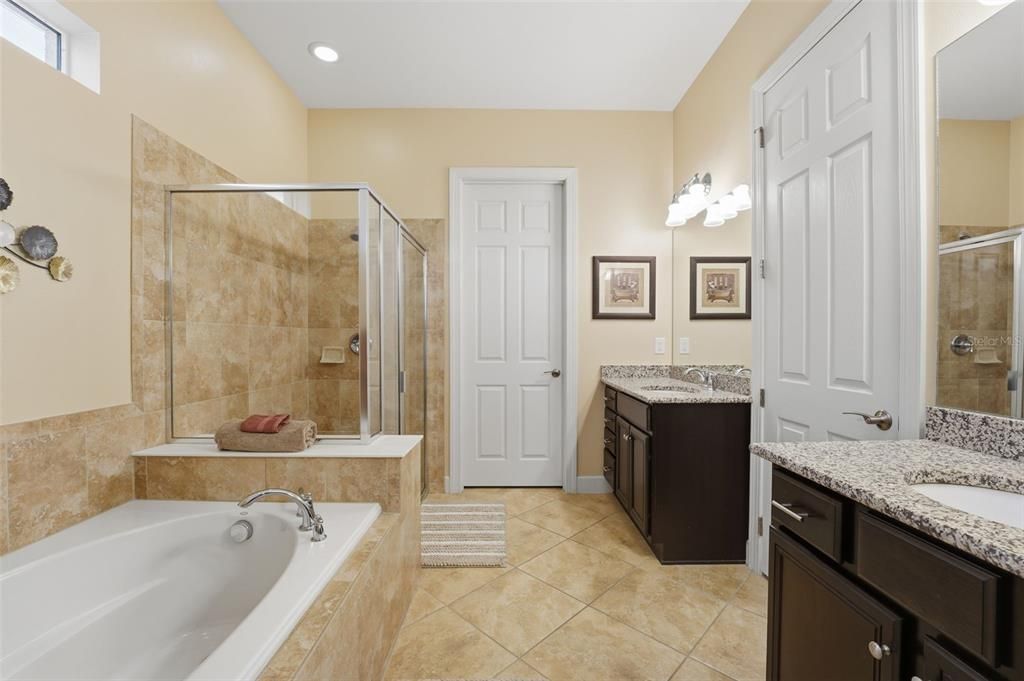 На продажу: $579,500 (3 спален, 2 ванн, 1900 Квадратных фут)