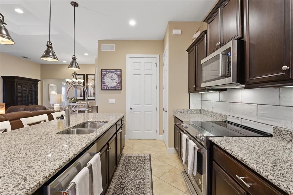 На продажу: $579,500 (3 спален, 2 ванн, 1900 Квадратных фут)