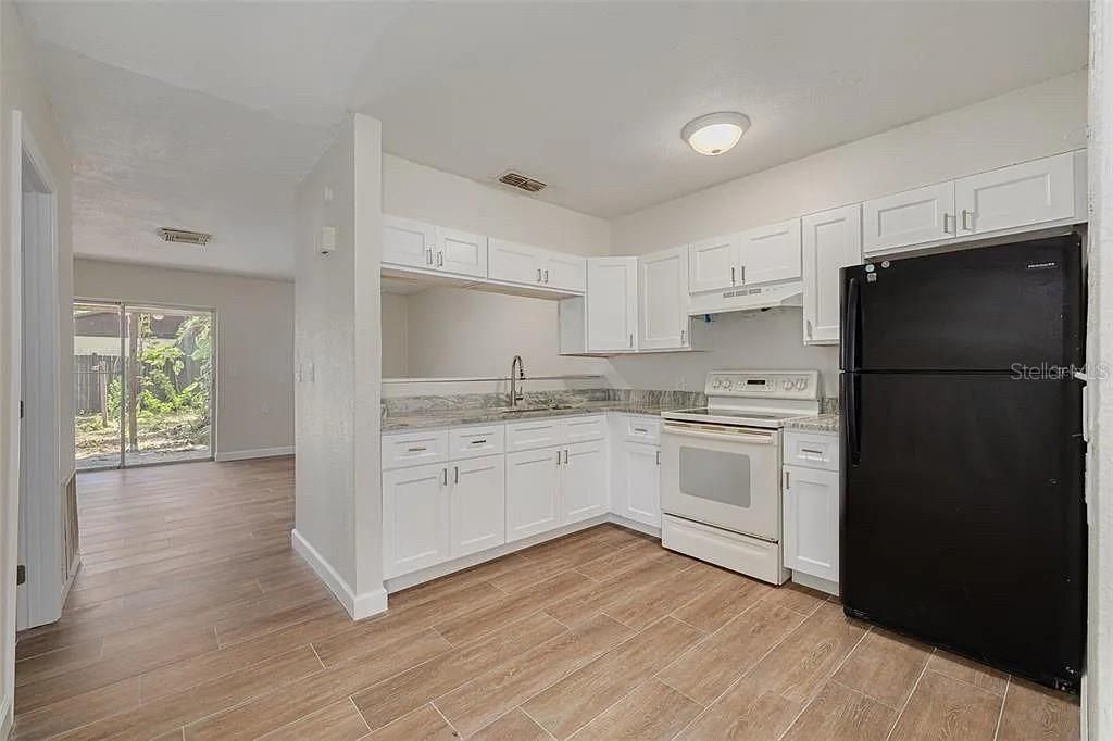 待售: $270,000 (4 贝兹, 0 浴室, 1650 平方英尺)