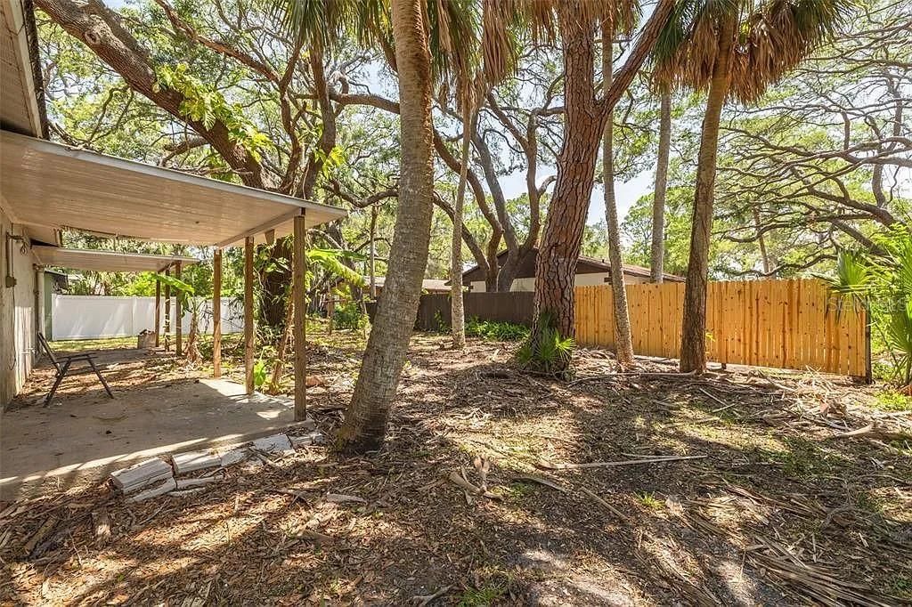 待售: $270,000 (4 贝兹, 0 浴室, 1650 平方英尺)