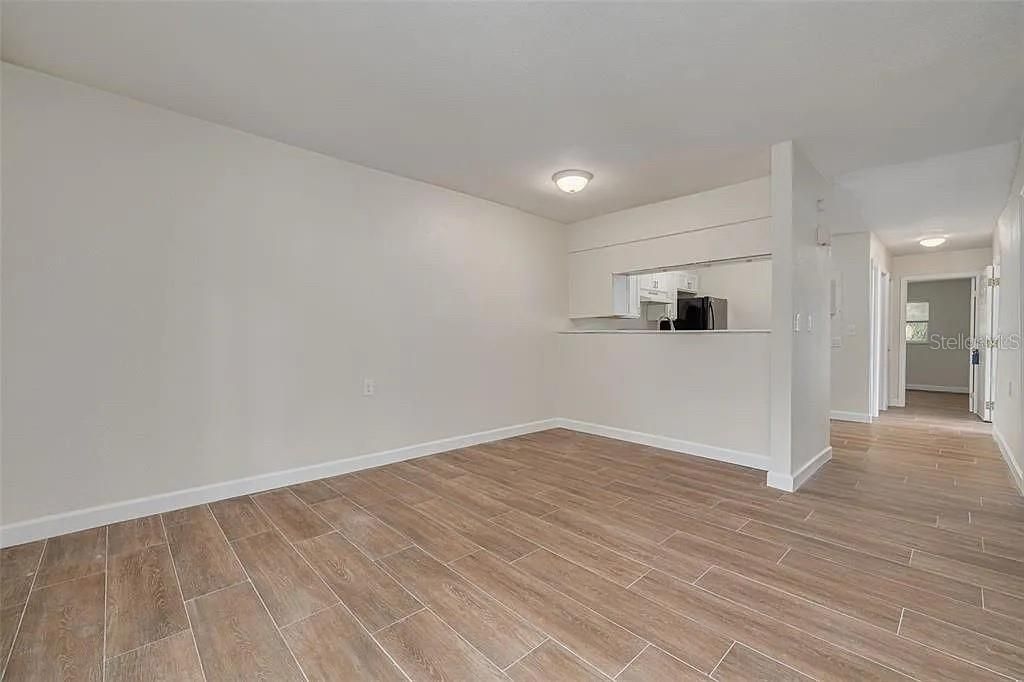 待售: $270,000 (4 贝兹, 0 浴室, 1650 平方英尺)