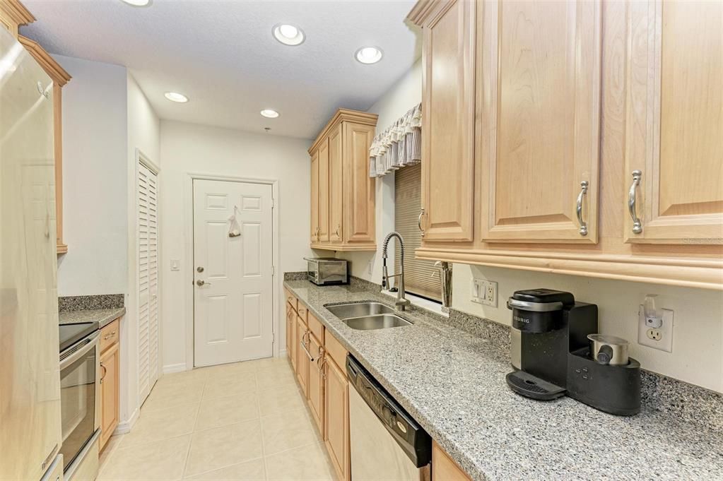 For Sale: $325,000 (3 beds, 2 baths, 1627 Square Feet)