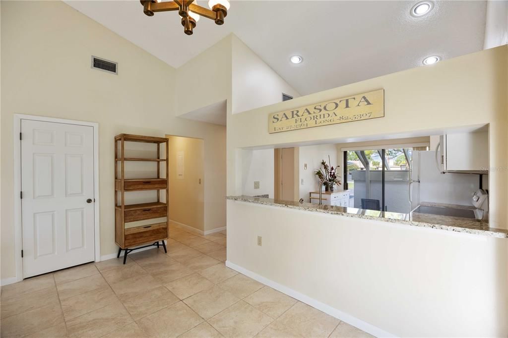 待售: $259,900 (2 贝兹, 2 浴室, 1080 平方英尺)