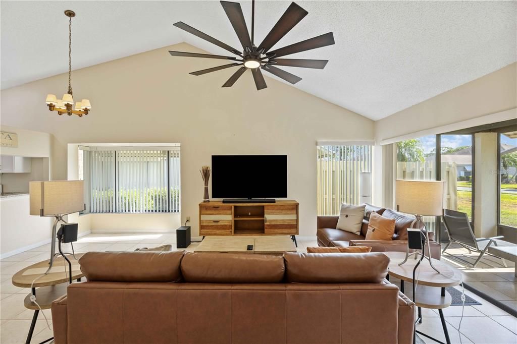 待售: $259,900 (2 贝兹, 2 浴室, 1080 平方英尺)