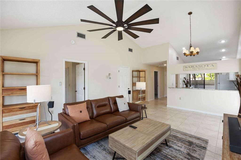 待售: $259,900 (2 贝兹, 2 浴室, 1080 平方英尺)