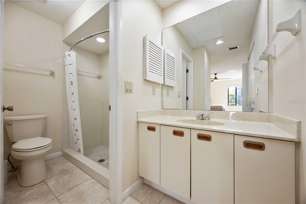 待售: $259,900 (2 贝兹, 2 浴室, 1080 平方英尺)