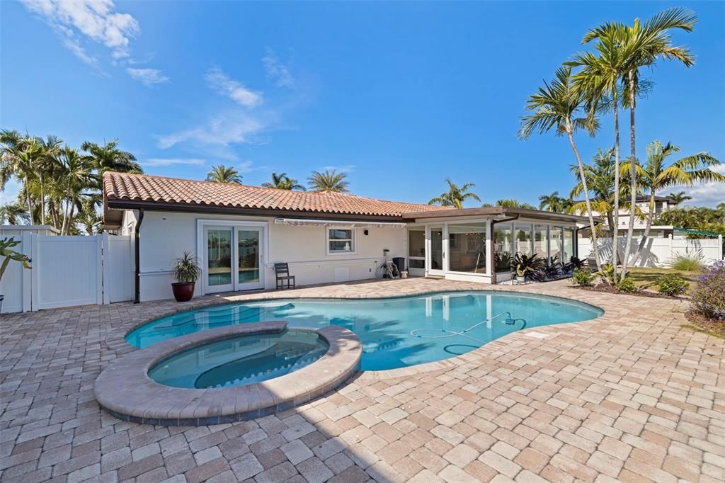 En Venta: $1,890,000 (3 camas, 2 baños, 2554 Pies cuadrados)