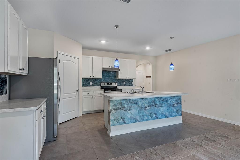 For Sale: $330,000 (4 beds, 2 baths, 1846 Square Feet)