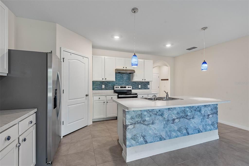 For Sale: $330,000 (4 beds, 2 baths, 1846 Square Feet)