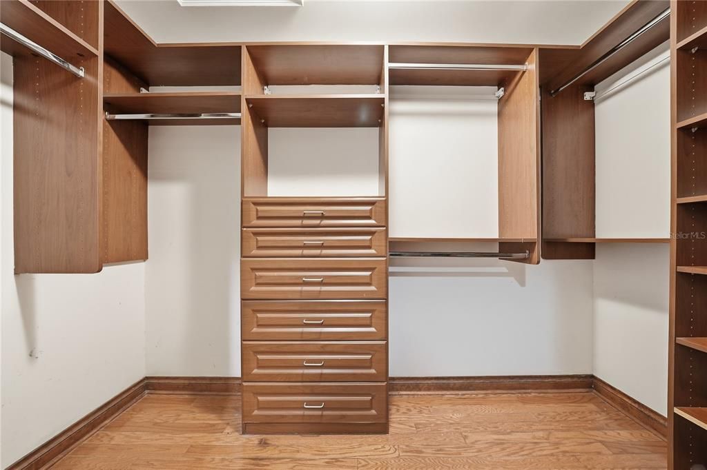 For Sale: $800,000 (4 beds, 3 baths, 2658 Square Feet)