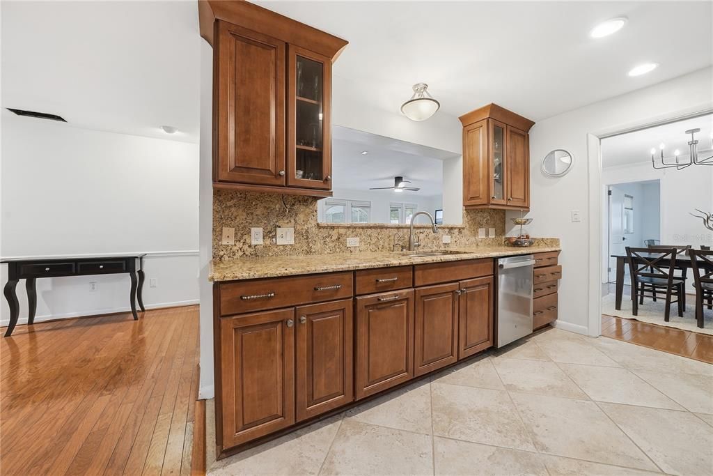 For Sale: $800,000 (4 beds, 3 baths, 2658 Square Feet)