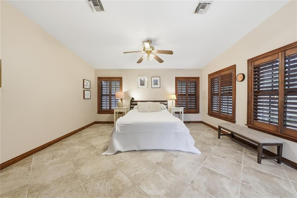 For Sale: $800,000 (4 beds, 3 baths, 2658 Square Feet)