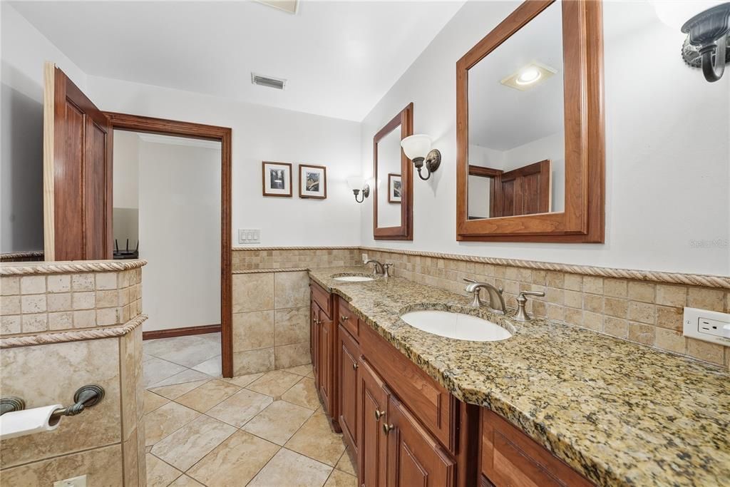 For Sale: $800,000 (4 beds, 3 baths, 2658 Square Feet)