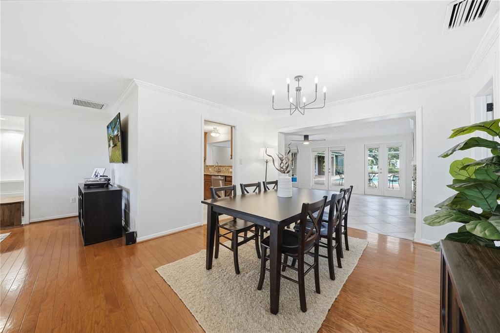 For Sale: $800,000 (4 beds, 3 baths, 2658 Square Feet)