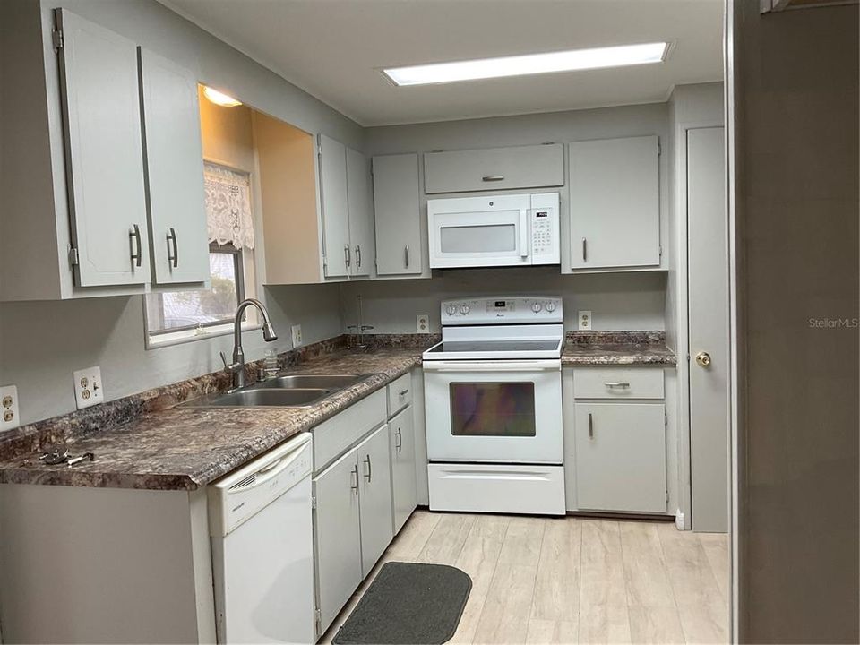 На продажу: $99,500 (2 спален, 2 ванн, 1344 Квадратных фут)